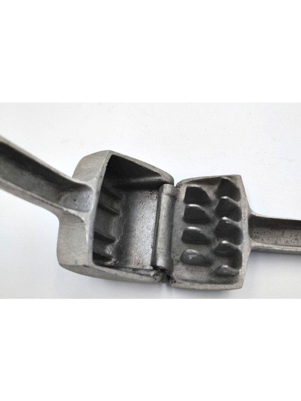 Vintage Crush-A-Cube Ice Cube Crusher Cast Metal Bar Cocktail Tool USA - Picture 8 of 14